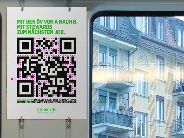 ÖV-Hängeplakat stewards/Recruiting Foto des ÖV-Hängeplakats mit QR-Code als Pacman-Labyrinth
